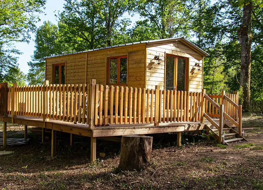 Roulotte insolite à Saint-estèphe (24), Les Cabanes du Roc